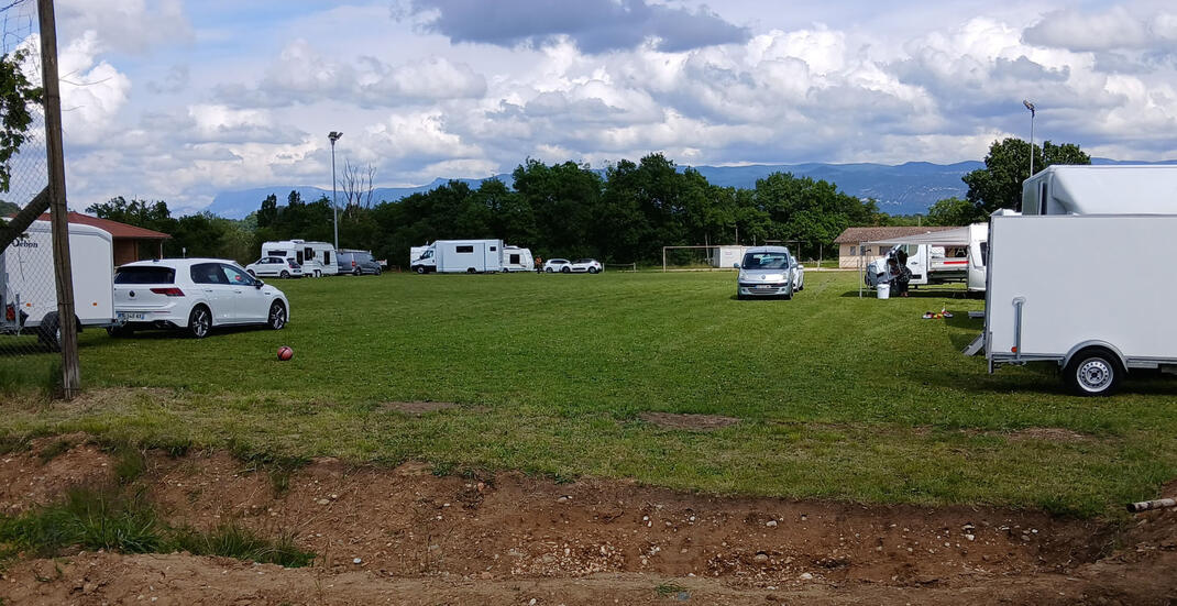 Occupation du terrain d'entraînement communal - Gens du voyage